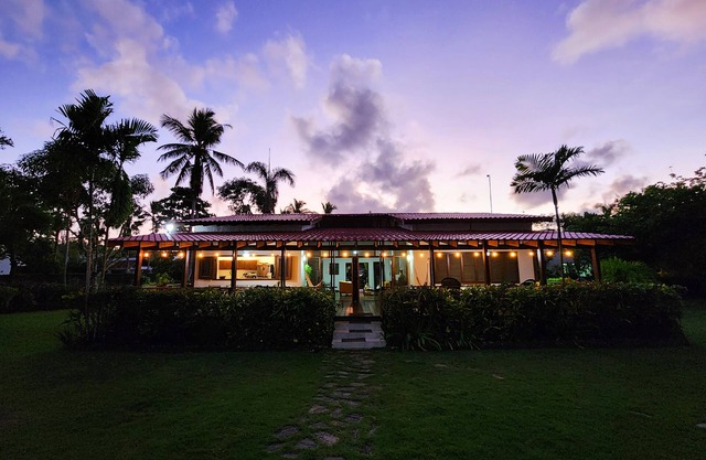 Villa w/Cook! Sandy beach 150 meter walk/Wi-Fi