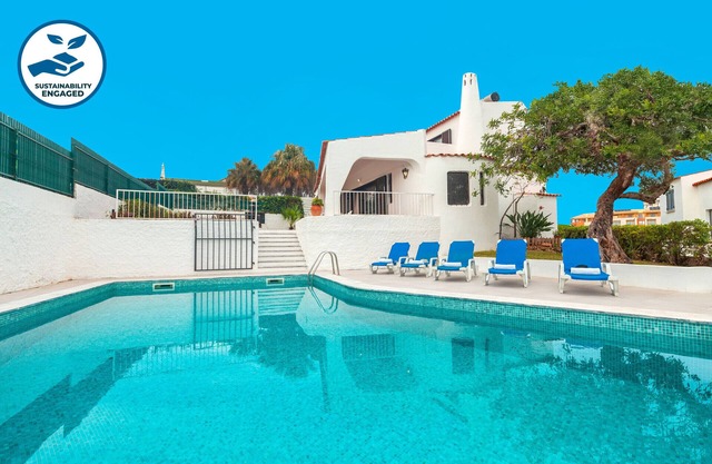 Villa w/Heatable Pool and BBQ in Albufeira
