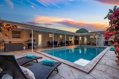 Villa W Poolside Suite & Outdoor Movie
