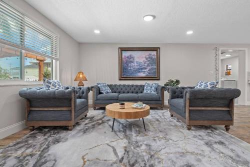 Villa Walk to Beach, Pool & Games Great for Family Vacations