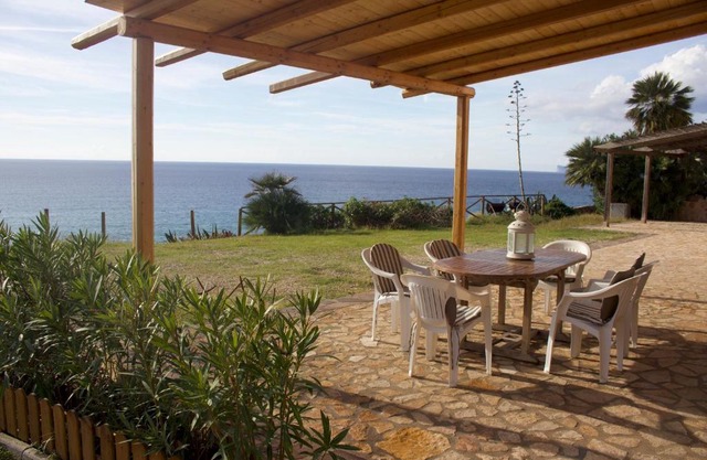 Villa Wanda - Seafront apartment on Cala Burantino with private cove