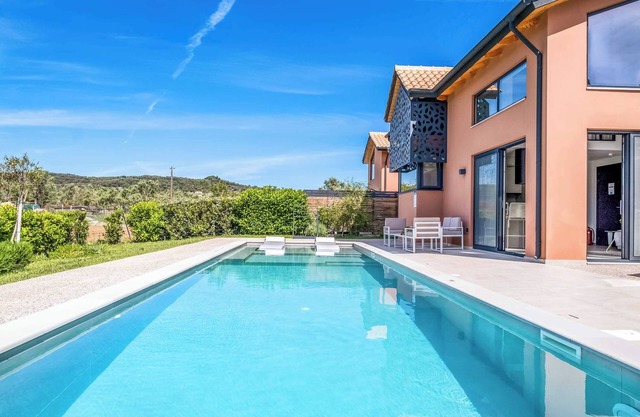 Villa Wind - Two Bedroom Villa, Sleeps 4