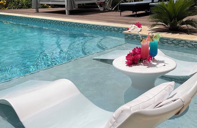 Villa with private pool in a tropical garden with privacy, Internet TV