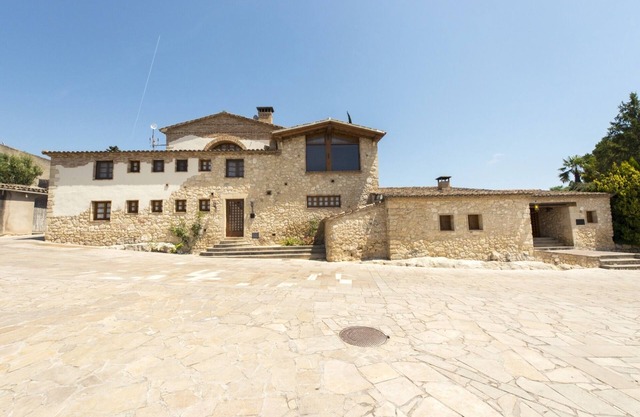Villa with pool, near Sitges and Barcelona. Natural Park. Wine tourism