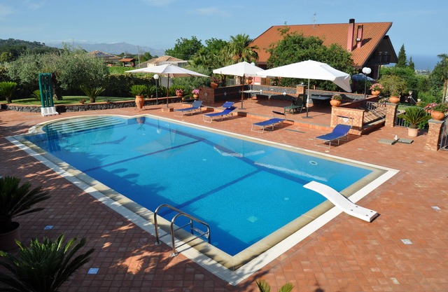 Villa with beautiful view on 'Etna and Taormina, private garden and pool
