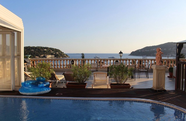 Villa with a magnificent view of Villefranche bay/sea, 2 steps from the beaches