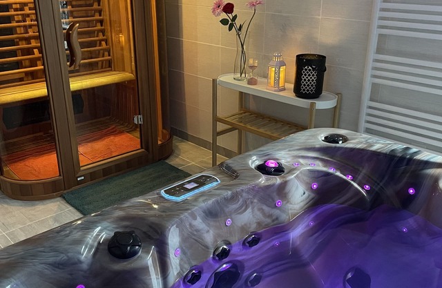 Villa with private jacuzzi & sauna