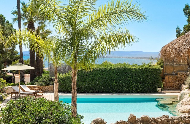 Villa with pool. 150 metres from sea. Plemmirio, Sicily