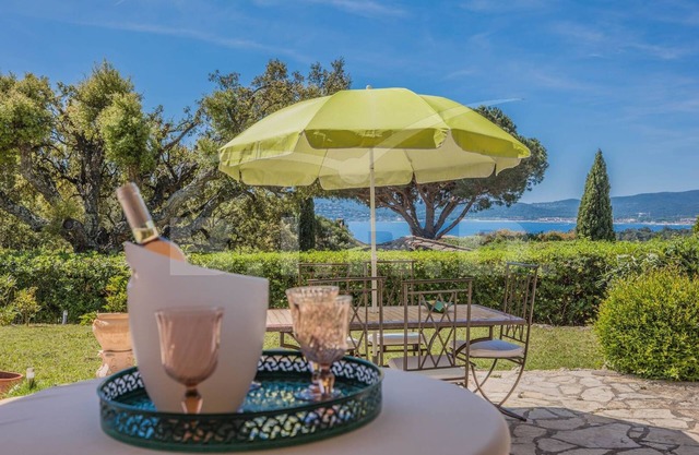 Villa with pool and sea view in Grimaud