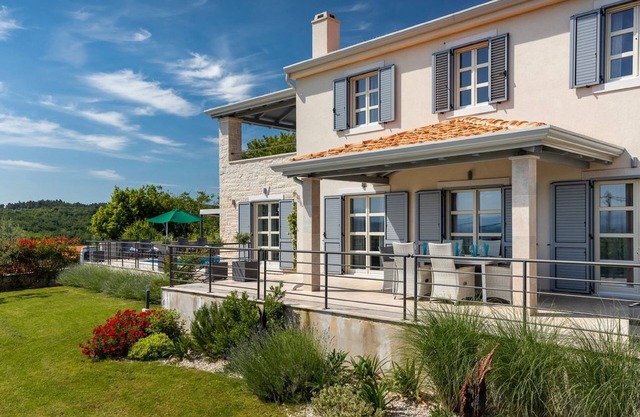 Villa with pool in Istria for 8 persons, with a wonderful panoramic view
