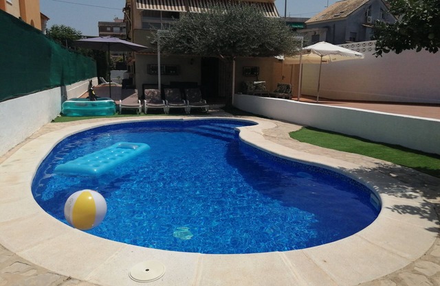 Villa with pool near the beach of Gandía