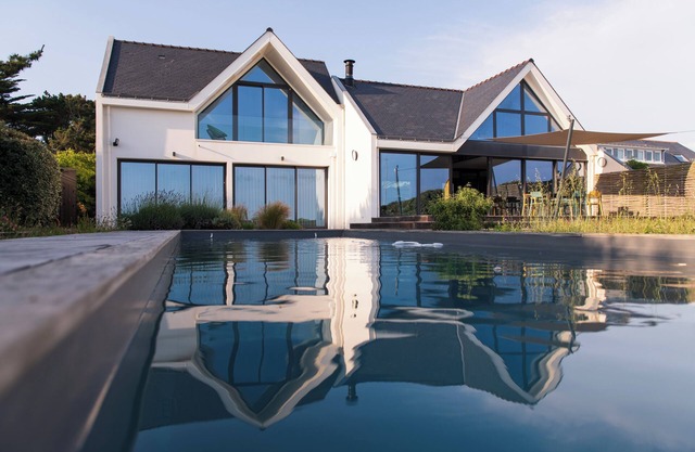 Villa with pool, ocean view