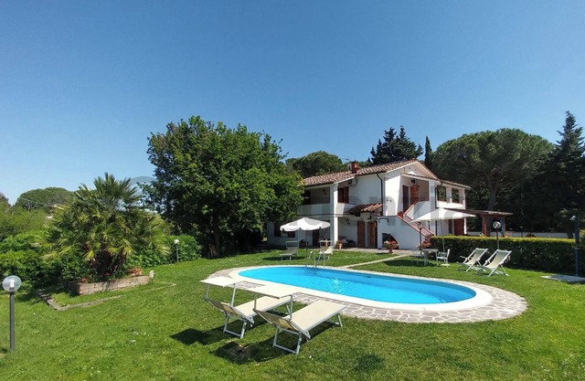 Villa with private pool near Pisa for max 8 guests
