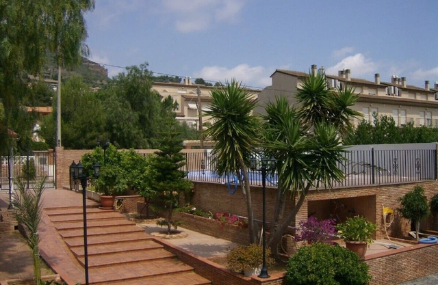 Villa with private pool, pool table, barbecue, 5 m to the beach, mountain views.