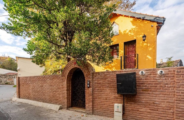 Villa with Private Garden, BBQ, Sauna and Turkish Bath in Balat