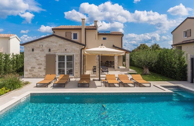 Villa with private hydro massage salt water pool close to beach