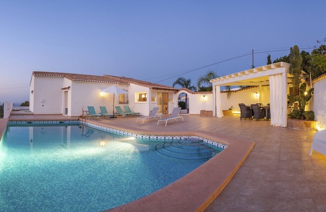 VILLA WITH PRIVATE POOL, BEAUTIFUL VIEWS!