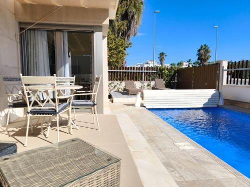 Villa with private pool at the Vista Bella Golf course