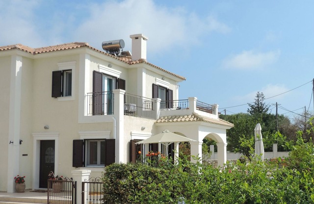 Villa With Private Pool, Stunning Views Of Sea And Mountain