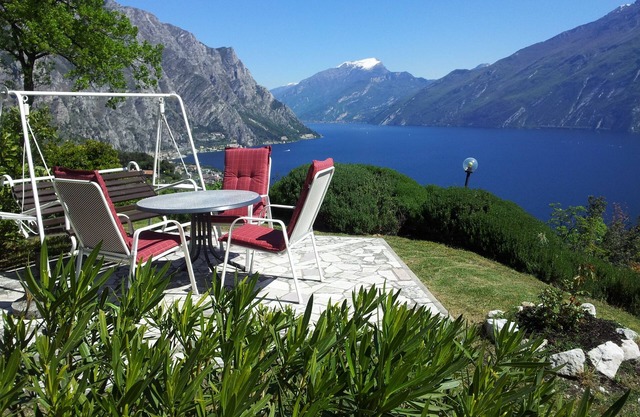 Villa with private pool and unobstructed sea and mountain view