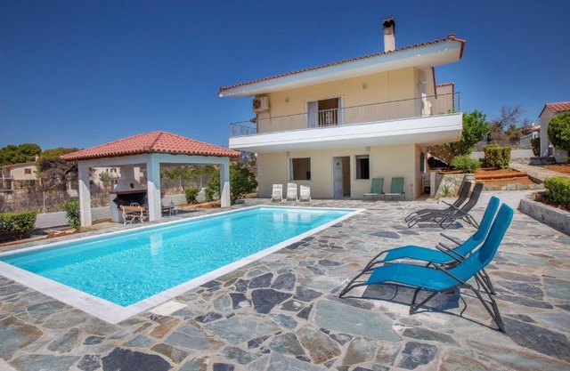 Villa with Private S Pool-Theologos by GHH