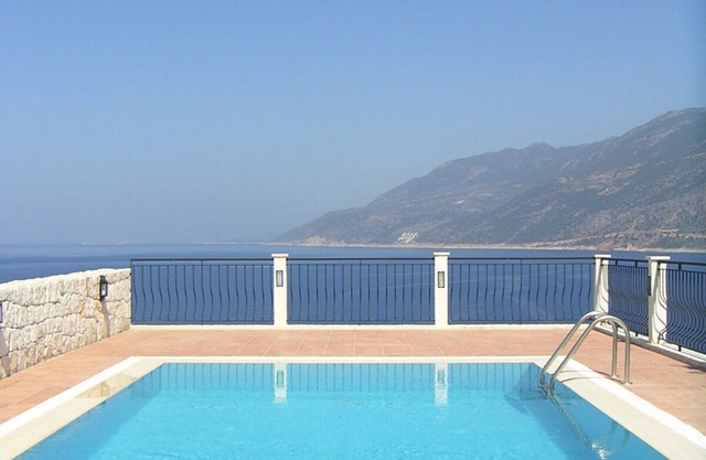Villa with Stunning Ocean and Mountain Views