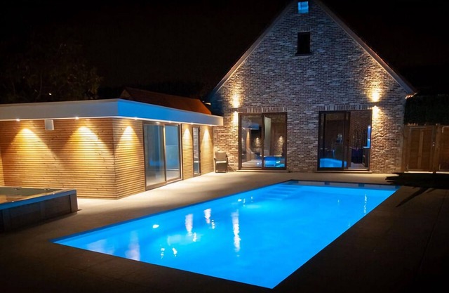 Villa with swimming pool in Erembodegem