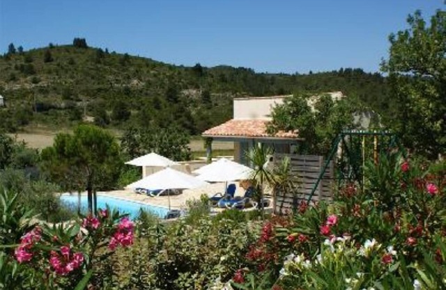 Villa with swimming pool and Mediterranean garden 25 KM from the sea
