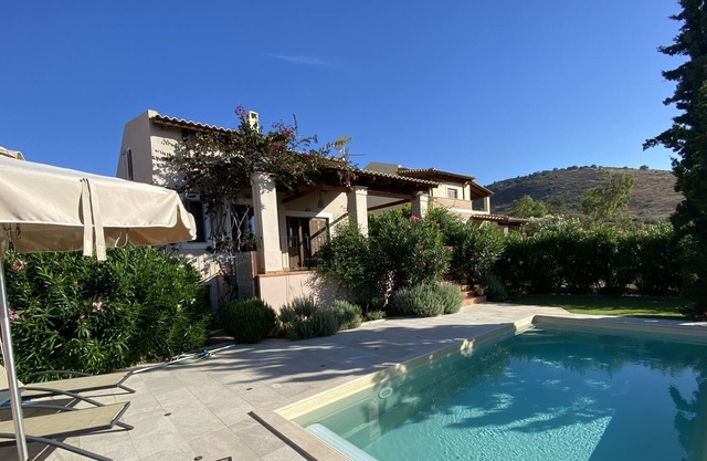 Villa with swimming pool 5 minutes from the beach