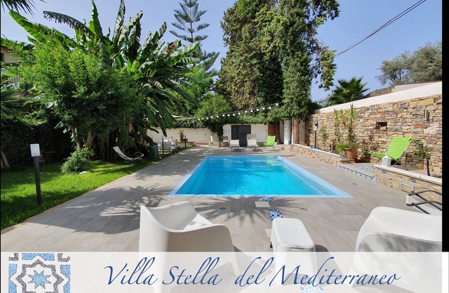 Villa with swimming pool for exclusive use and garden. Palermo-Mondello (beach)