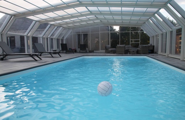 Villa with year-round heated indoor pool
