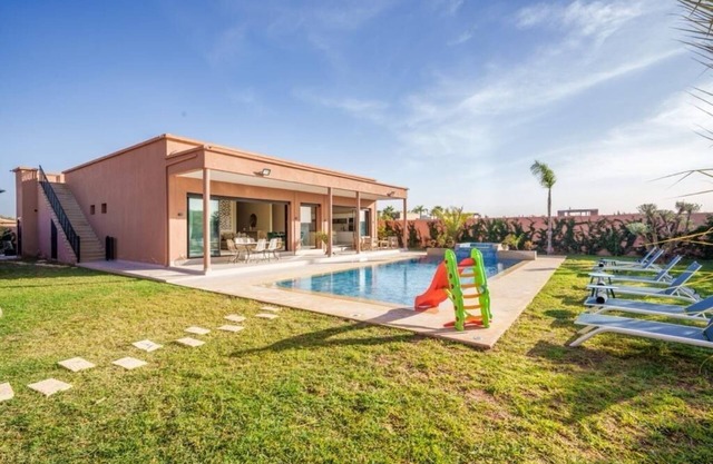 VILLA YASMINA (Not overlooked, heated pool)