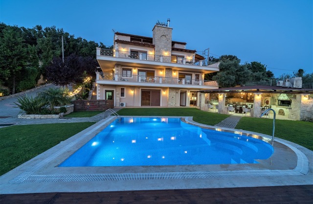 Villa Zeus with private pool, sleeps 25