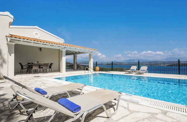 Villa Zeus - Within walking distance of the beach, amazing sea views & has WI-FI