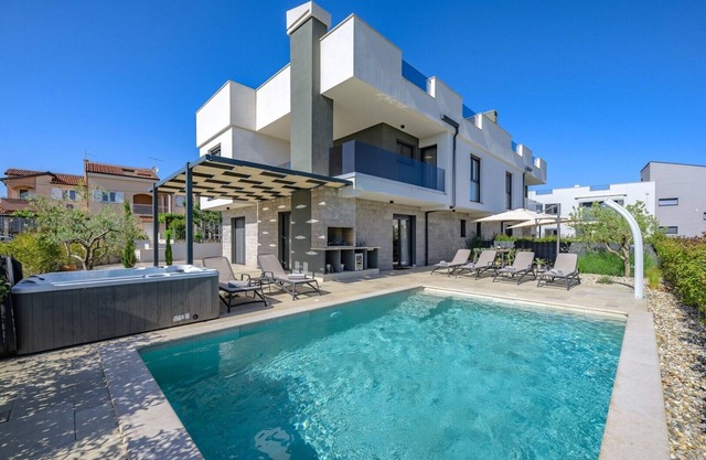 Villa Zora - Beautiful villa with private pool and jacuzzi, near the beach