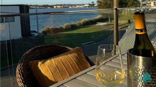 Village Bay Lake house family Lake House with Spa
