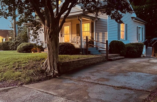 Village District - Historic 2-bedroom house in Raleigh