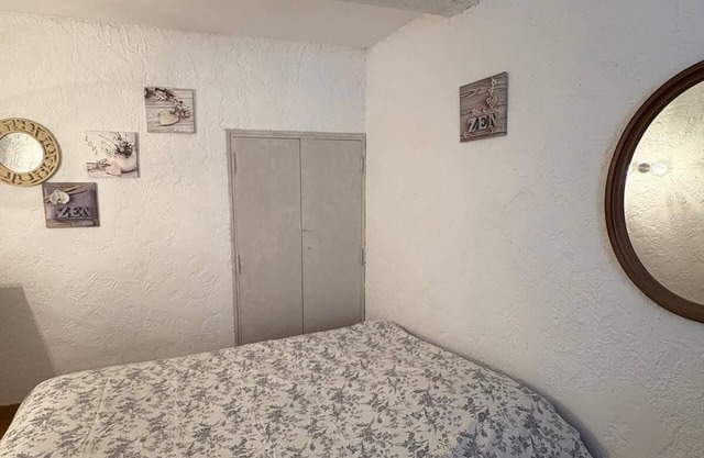 Village house in the heart of green Provence and Verdon animals welcome
