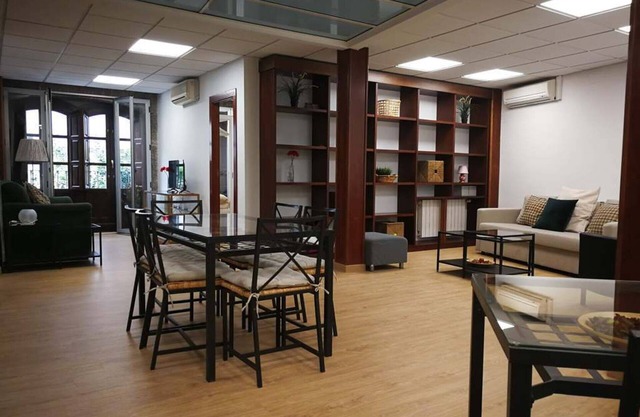 Villamena Square (9p)