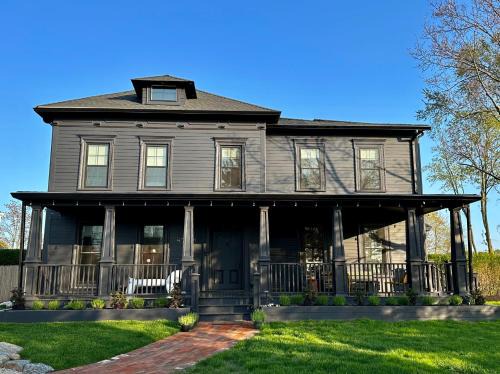 Vine & Sand-Southold NY's Newest B&B