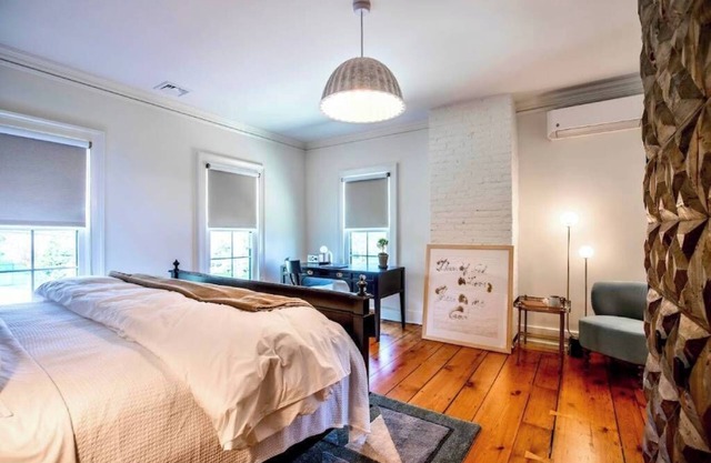 Vine + Sand-Southold, NY'S Newest B&B-Room 2-King Bed and Ensuite Bathroom With Rain Shower