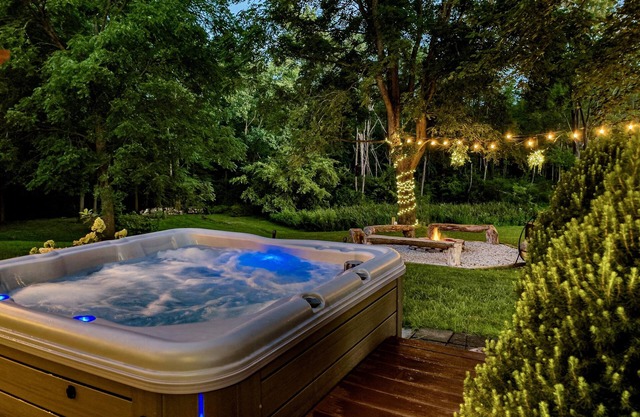 Vineyard View | Walk to Wineries & River| Hot Tub