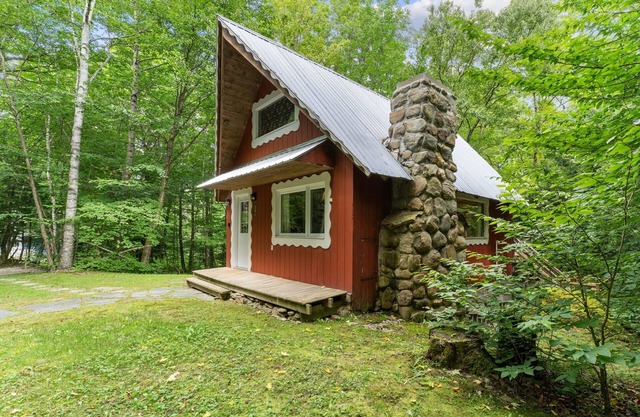Vintage -Peaceful Retreat Close to Hiking & Skiing