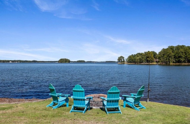 Vintage Sunrise House | Lake Murray BIG Views