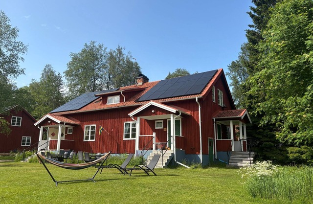 Viol vacation apartment in Värmland - 3 bedrooms, fireplace, nature & lake