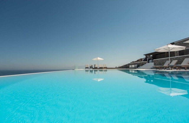VIP villa Nephele - Ten master bedroom - exremly large pool - Sleeps 20