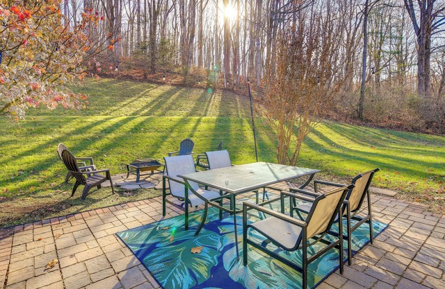 Virginia Escape w/Patio & Fire Pit, Near Hiking!