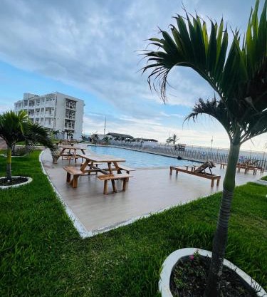 Vista al Mar - Parqueo - Piscina - Salida al Mar