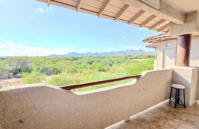Vistoso Sunset Vistas- Gorgeous Condo with 2 Ensuites!