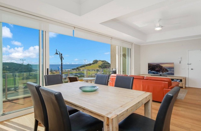 VITAMIN SEA | Ocean Views , WIFI | Accom Holidays